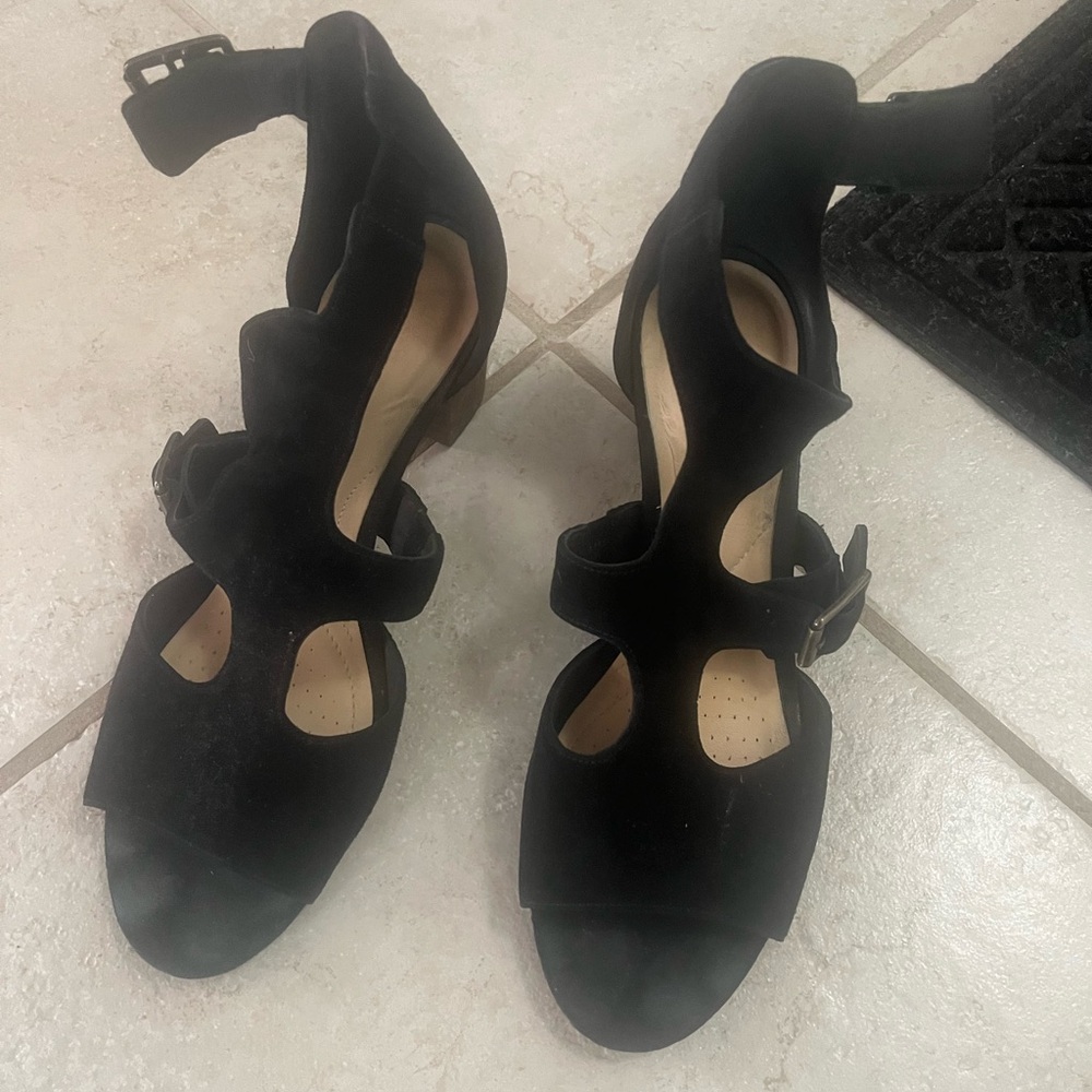 3 for $40💓 - Clarks Black Heels with Ankle Strap and Cutout Details